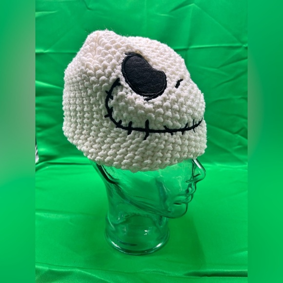 White Skull Crochet Beanie nightmare before Christmas - Picture 5 of 8